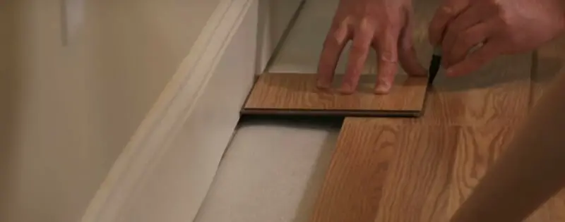how to measure and cut the last row of planks of our laminate floor instalation